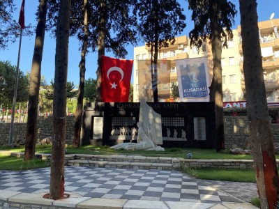 KAHRAMANLAR PARKI