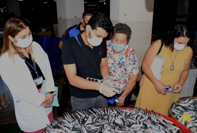 KUŞADASI’NDA BALIK TEZGÂHLARI HALK SAĞLIĞINA UYGUN