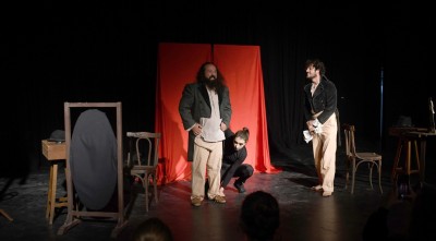 KUŞADASI BELEDİYESİ TİYATROSEVERLERİ MUHTEŞEM OYUNLARLA BULUŞTURMAYA DEVAM EDİYOR