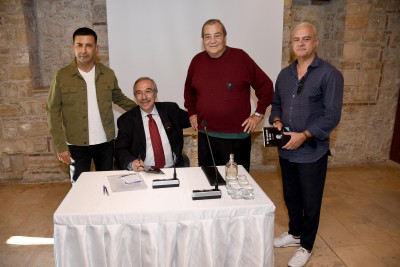 ALTIN GÜVERCİN’İN DUAYEN İSMİ KUŞADALILAR İLE BULUŞTU