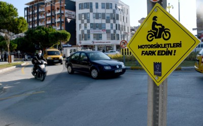 KUŞADASI BELEDİYESİ’NDEN TRAFİKTE ÖRNEK UYGULAMA