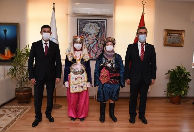 KUŞADASI’NDA CUMHURİYET BAYRAMI KUTLAMALARINA YOĞUN İLGİ