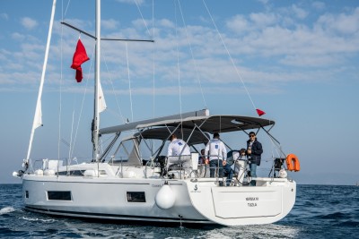 KUŞADASI’NDA 110 YELKENCİ CUMHURİYET İÇİN YELKEN BASTI