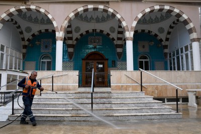 KUŞADASI BELEDİYESİ HİZMETLERİ KENTİN HER NOKTASINDA DEVAM EDİYOR