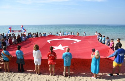 KUŞADASI’NDA KULAÇLAR ÜNİVERSİTE ÖĞRENCİLERİ İÇİN ATILDI