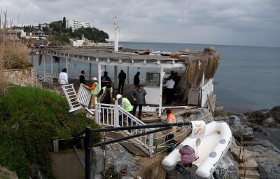 KUŞADASI’NDA KANUNA AYKIRI YAPILAŞMAYA GEÇİT YOK