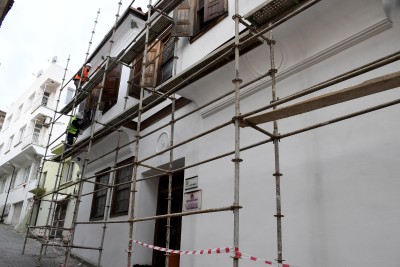 KUŞADASI’NIN İKİ TARİHİ EVİ KÜLTÜR VE SANAT MERKEZİNE DÖNÜŞÜYOR