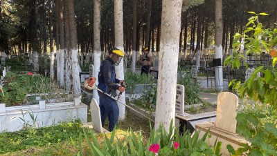 KUŞADASI’NDA MEZARLIKLAR BAYRAM ZİYARETİNE HAZIR