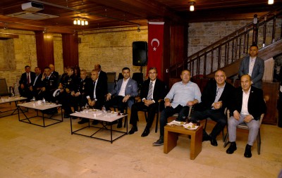 KUŞADASI’NDA İLÇE PROTOKOLÜ VATANDAŞLAR İLE BAYRAMLAŞTI