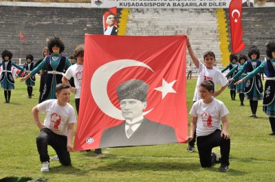 KUŞADASI’NDA 19 MAYIS COŞKUSU