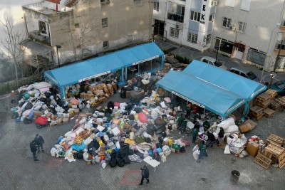 YARDIM KAMYONLARI KUŞADASI’NDAN AFET BÖLGESİNE DOĞRU YOLA ÇIKTI