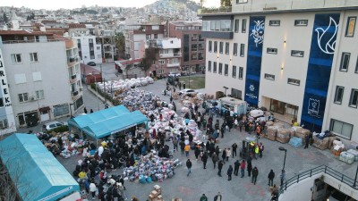 KUŞADASI DEPREMZEDELER İÇİN SEFERBER OLDU