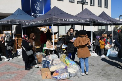KUŞADASI BELEDİYESİ EKİPLERİ KENTE GELEN 5200 DEPREMZEDE İÇİN SEFERBER OLDU