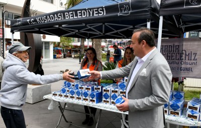 KUŞADASI BELEDİYESİ’NDEN KANDİL SİMİDİ İKRAMI