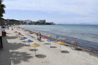 KUŞADASI’NIN PLAJLARI YAZA HAZIRLANIYOR