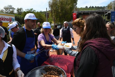 KUŞADASI BELEDİYESİ ÇALIŞANLARI 1 MAYIS’I COŞKUYLA KUTLADI