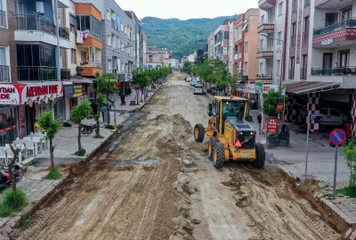 DAVUTLAR’DA HİZMET SEFERBERLİĞİ HIZ KESMEDEN DEVAM EDİYOR