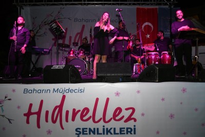KUŞADASI’NDA HIDIRELLEZ ŞENLİK HAVASINDA KUTLANDI