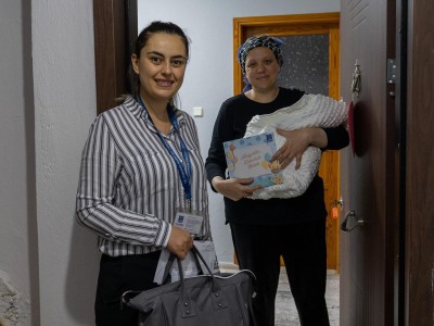 KUŞADASI BELEDİYESİ HOŞ GELDİN BEBEK ZİYARETLERİNE DEVAM EDİYOR