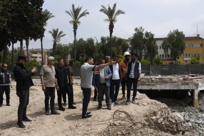 BAŞKAN ÖMER GÜNEL KENT MEYDANI ÇALIŞMALARINI İNCELEDİ