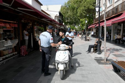 KUŞADASI’NDA ZABITADAN MOTOSİKLET DENETİMİ