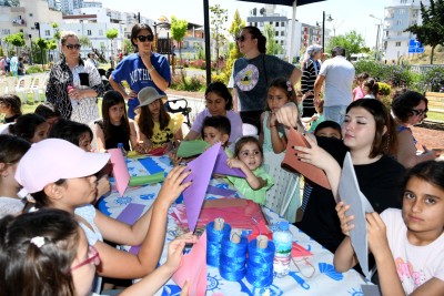 KUŞADASI’NDA ÇOCUKLAR KARNE SEVİNCİNİ ERKEN YAŞADI