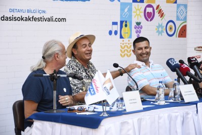 KUŞADASI BİR KEZ DAHA “HAYAT SOKAKTA” DEDİ