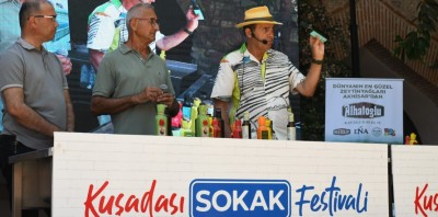 KUŞADASI SOKAK FESTİVALİNİN İKİNCİ GÜNÜ ZEYTİNYAĞI TADIM ATÖLYESİ İLE BAŞLADI