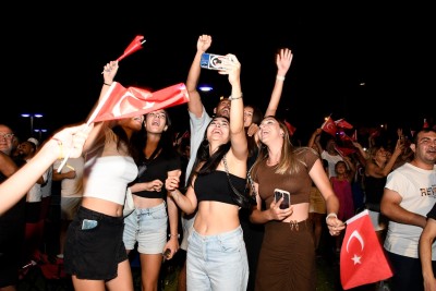 KUŞADASI BELEDİYESİ ŞAMPİYONLUK SEVİNCİNE ORTAK OLDU