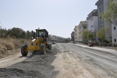 EGE MAHALLESİ’NİN YOLLARI KESİNTİSİZ MESAİ İLE YENİLENİYOR