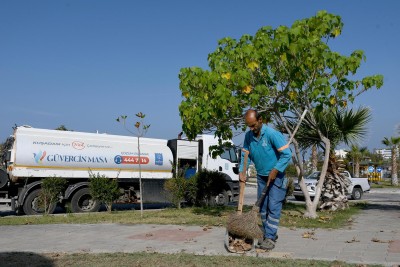 AUTUMN CLEANING FROM KUŞADASI MUNICIPALITY ACROSS THE CITY