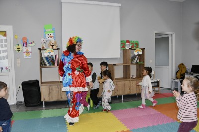 ANNE BABA ÇOCUK EĞİTİM MERKEZİ’NDE MİNİKLERE PALYAÇO SÜRPRİZİ