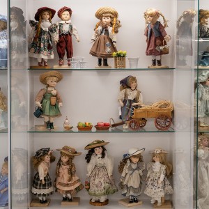 Meral – Öğül Orhan Porcelain Doll House