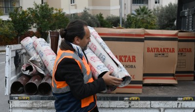 KUŞADASI BELEDİYESİ’NDEN SOĞUK KIŞ GÜNLERİNDE YUVALARI ISITAN YARDIM