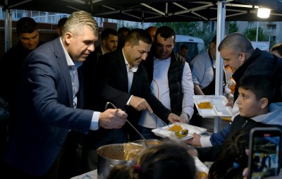 KUŞADASI BELEDİYESİ'NDEN RAMAZAN AYI BOYUNCA 15 BİN KİŞİLİK İFTAR YEMEĞİ