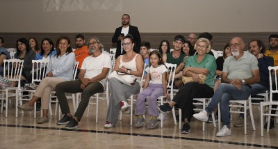 KUŞADASI’NDA SAHNE IŞIKLARI BU KEZ ÇAĞLA DENİZ TUNÇ İÇİN YANDI