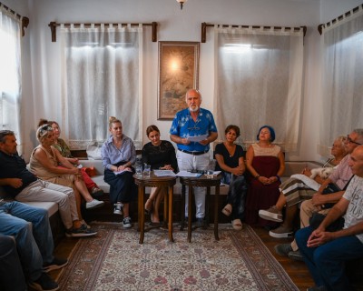 KUŞADASI'NDA ATTİLA İLHAN 19. ÖLÜM YILDÖNÜMÜNDE ANILDI