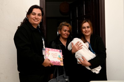 KUŞADASI BELEDİYESİ’NDEN MİNİK HEMŞEHRİLERİNE HOŞ GELDİN ZİYARETİ