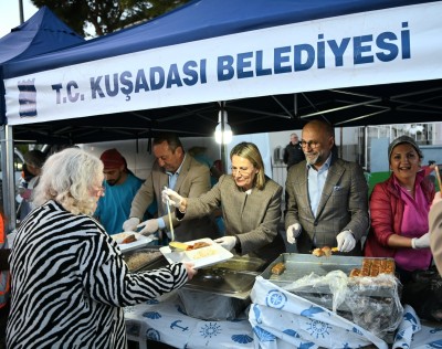 KUŞADASI BELEDİYESİ İLK İFTAR SOFRASINI HACIFEYZULLAH MAHALLESİ’NDE KURDU