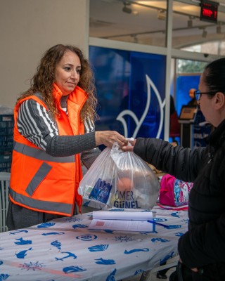 KUŞADALI ÇOCUKLAR SAĞLIKLI BESLENİYOR
