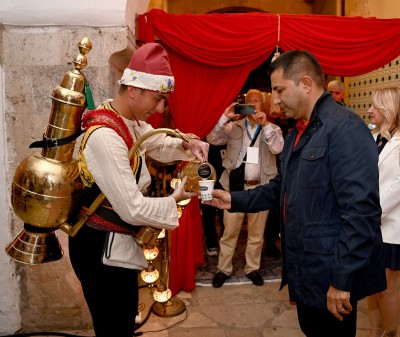 KUŞADASI’NDA ANADOLU ATEŞİ İLE BÜYÜLEYİCİ BİR YOLCULUK BAŞLADI!
