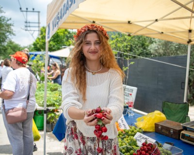 KUŞADASI’NDA KİRAZ ŞENLİĞİ COŞKUYLA KUTLANDI