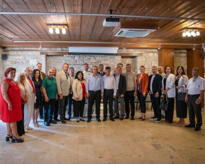 KUŞADASI’NDA İLÇE PROTOKOLÜ VATANDAŞLARLA BAYRAMLAŞTI