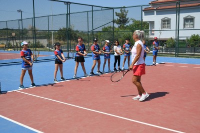 KUŞADASI BELEDİYESİ’NDEN GELECEĞİN SPORCULARINA ÜCRETSİZ EĞİTİM DESTEĞİ