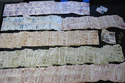 KUŞADASI’NDA ZABITA EKİPLERİNDEN DİLENCİLERE GEÇİT YOK