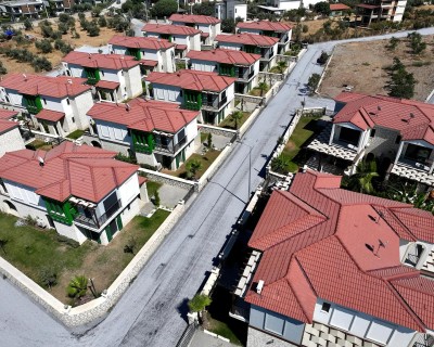 KUŞADASI BELEDİYESİ EKİPLERİNDEN 7/24 YOL MESAİSİ