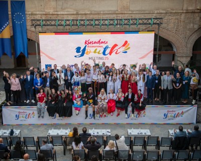 KUŞADASI’NDAN DÜNYAYA BARIŞ, DOSTLUK VE KARDEŞLİK MESAJLARI YOLLANDI