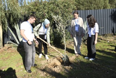 KUŞADASI’NDA ZEYTİN AĞAÇLARI ‘BARIŞ VE KARDEŞLİK’ İÇİN DİKİLDİ