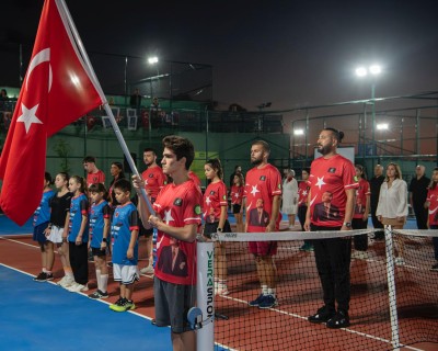 KUŞADASI’NDA CUMHURİYET COŞKUSU KORTLARA TAŞINDI