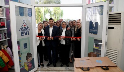 KUŞADASI’NDA ÇOCUKLARIN YÜZÜ ‘ADA KIYAFET EVİ’ İLE GÜLECEK